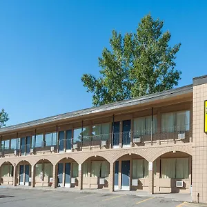 ** Hotel Super 8 Village Canada
