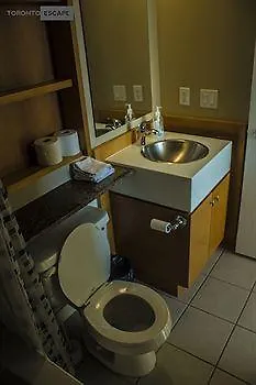 Toronto Escape - Mariner Terrace Hotel 3*,  Canada