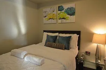 Toronto Escape - Mariner Terrace Hotel 3*,  Canada