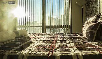 Toronto Escape - Mariner Terrace Hotel Canada