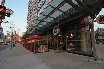 Toronto Escape - Mariner Terrace Hotel 3*,