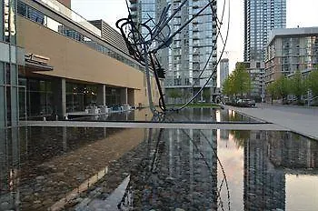 Toronto Escape - Mariner Terrace Hotel