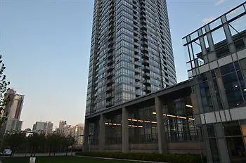 Toronto Escape - Mariner Terrace Hotel Canada